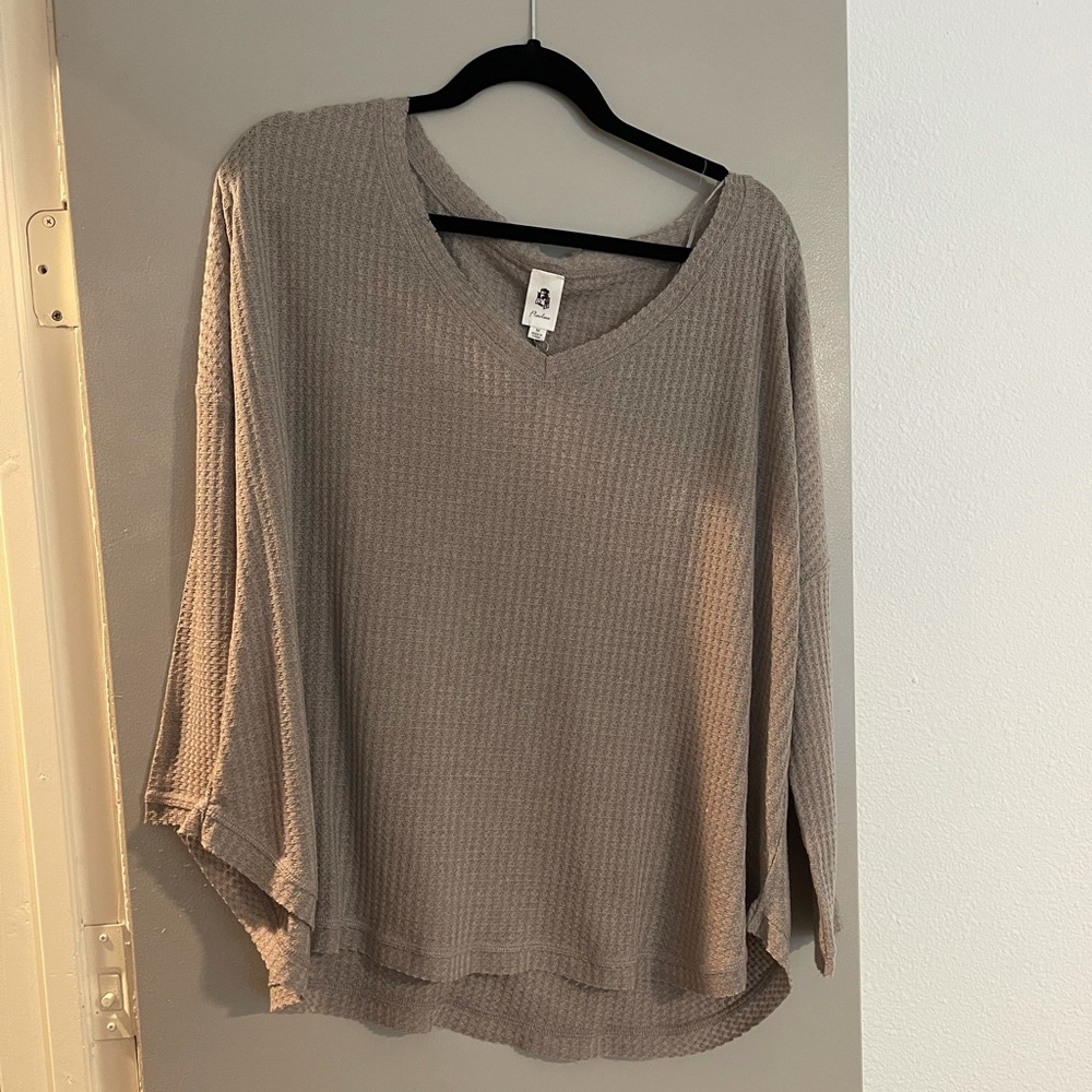 VICI Taupe V-neck thermal